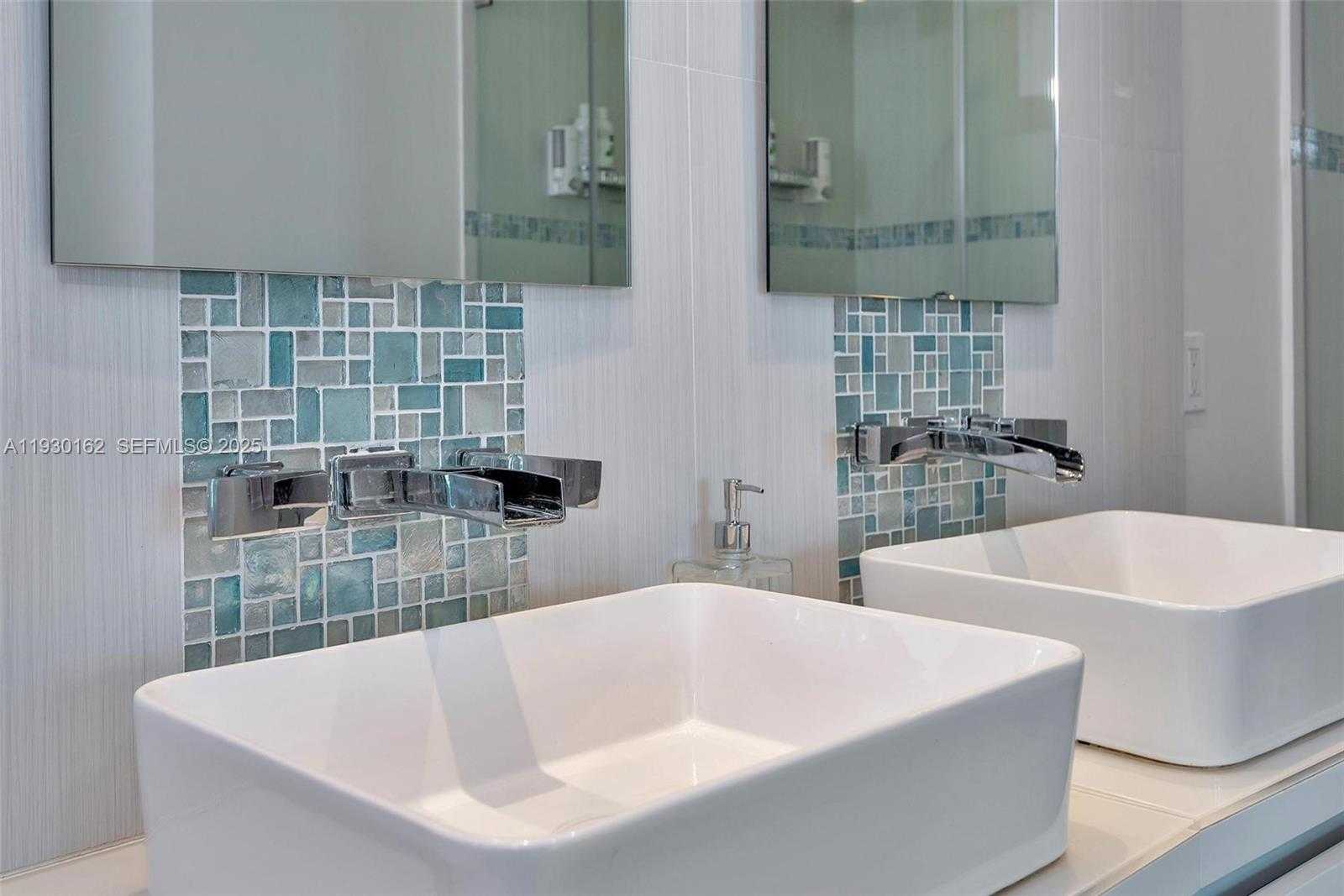 Small Image of 6515 COLLINS AVE #1110, Miami Beach Number 5