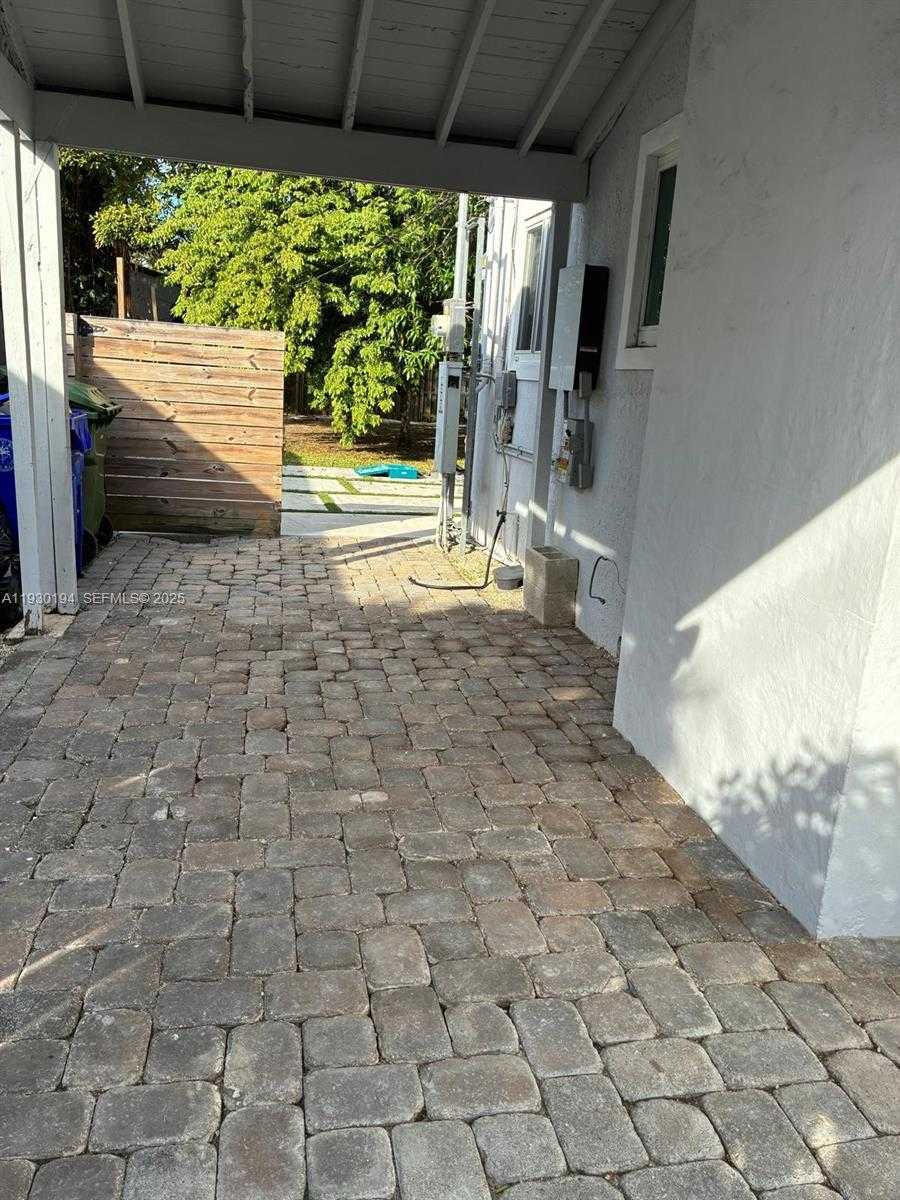 Small Image of 1757 SOUTH WEST 24TH TER, Miami Number 14