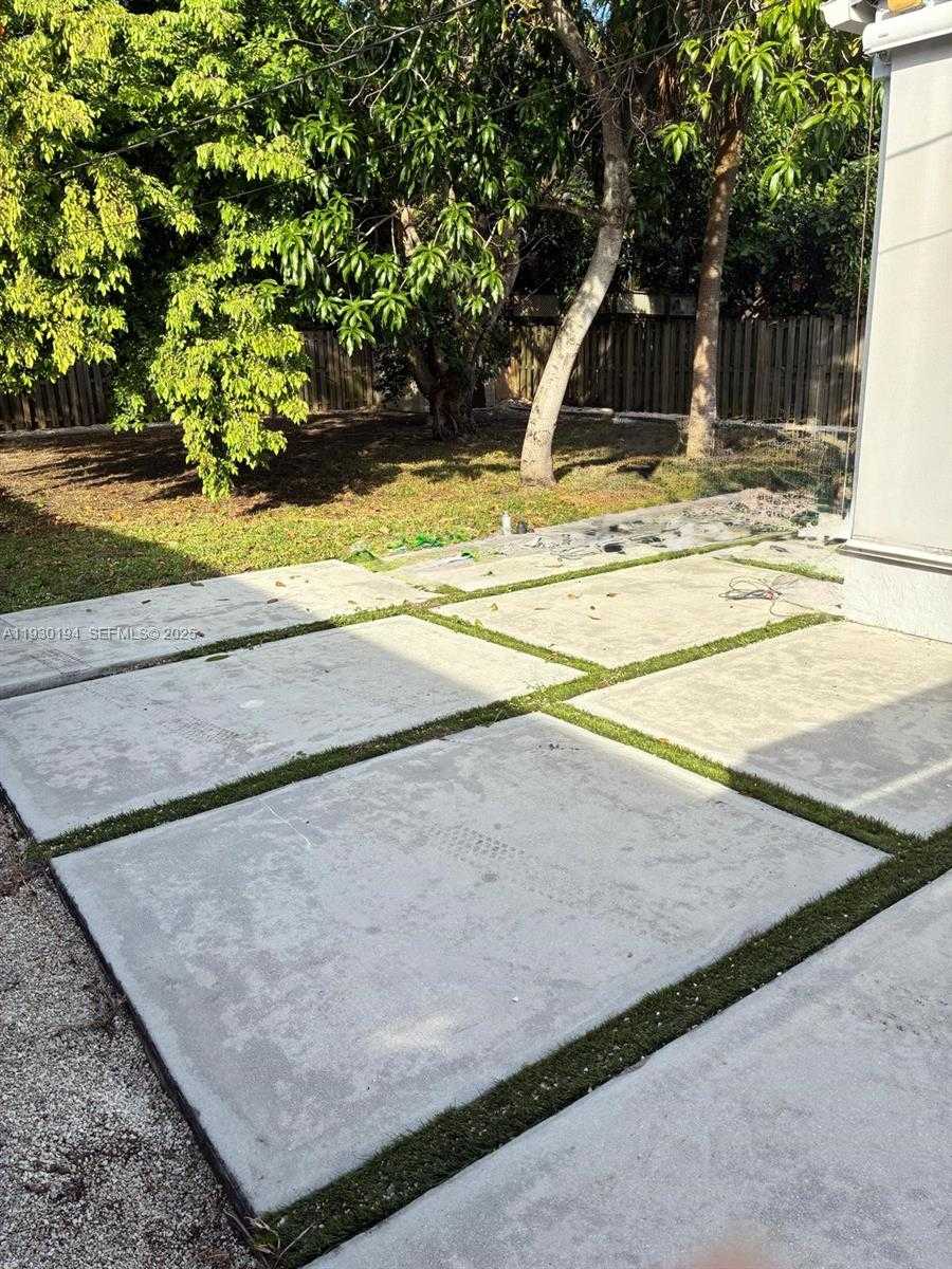 Small Image of 1757 SOUTH WEST 24TH TER, Miami Number 15