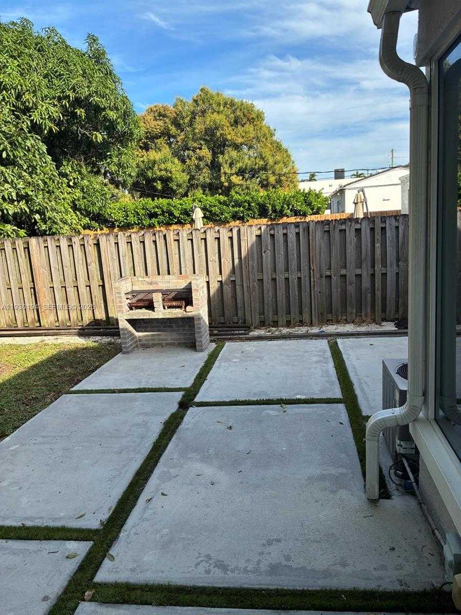 Small Image of 1757 SOUTH WEST 24TH TER, Miami Number 40