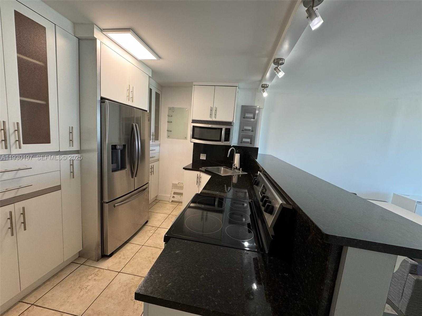 Small Image of 100 BAYVIEW DR #309, Sunny Isles Beach Number 11