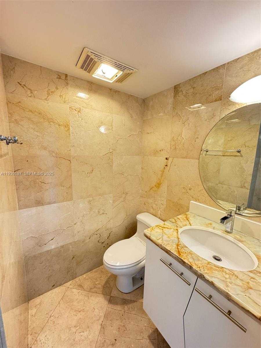 Small Image of 100 BAYVIEW DR #309, Sunny Isles Beach Number 14