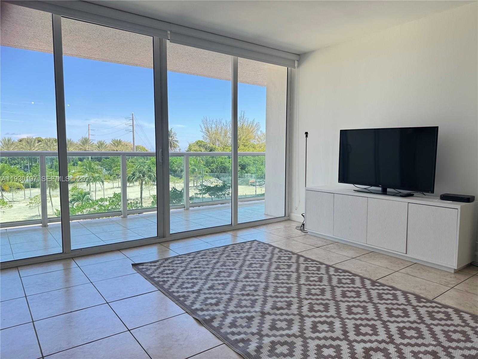 Small Image of 100 BAYVIEW DR #309, Sunny Isles Beach Number 18