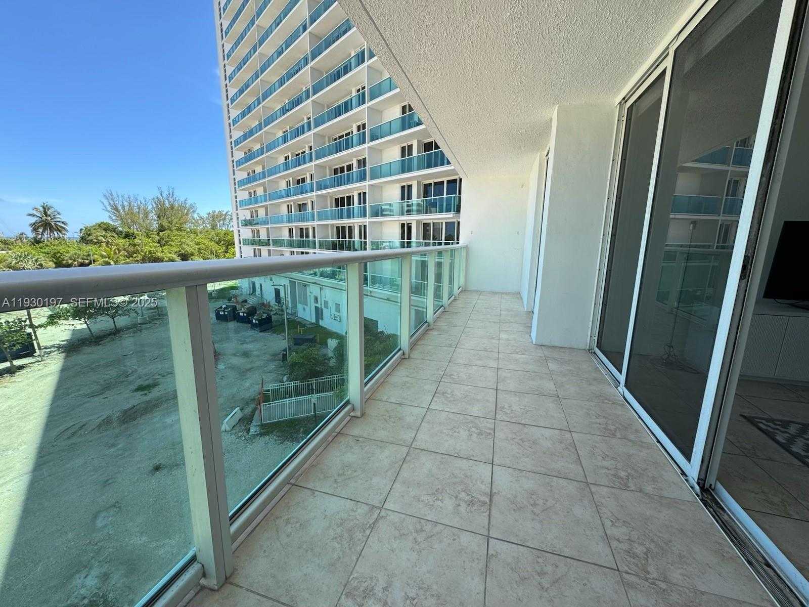 Small Image of 100 BAYVIEW DR #309, Sunny Isles Beach Number 19