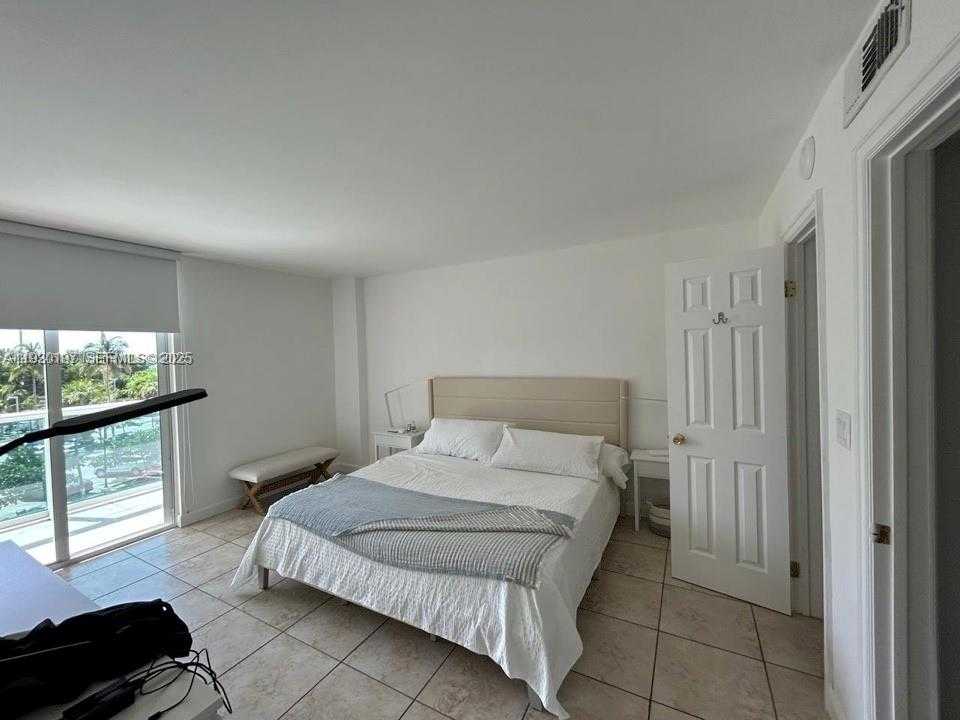 Small Image of 100 BAYVIEW DR #309, Sunny Isles Beach Number 22