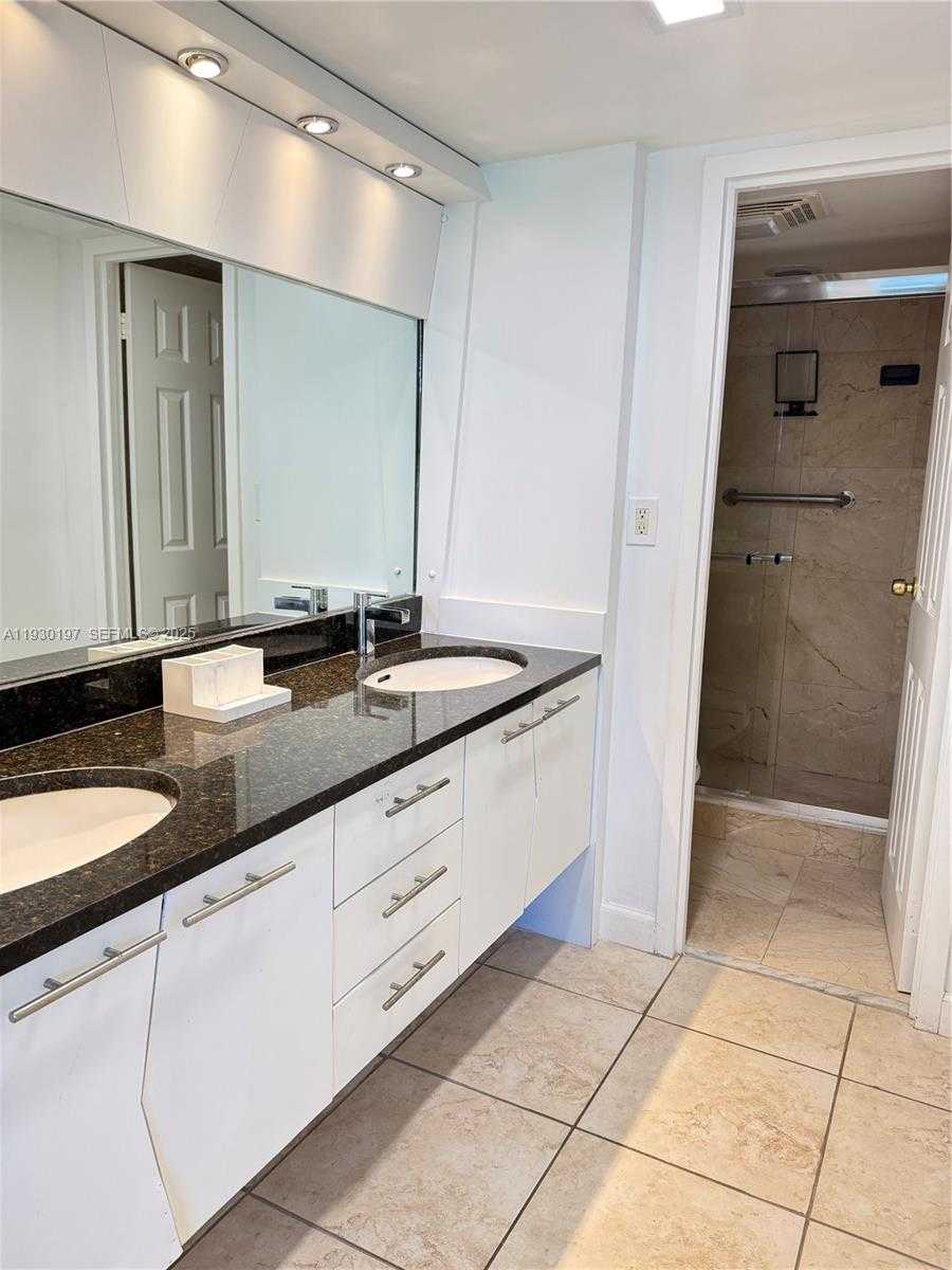 Small Image of 100 BAYVIEW DR #309, Sunny Isles Beach Number 25