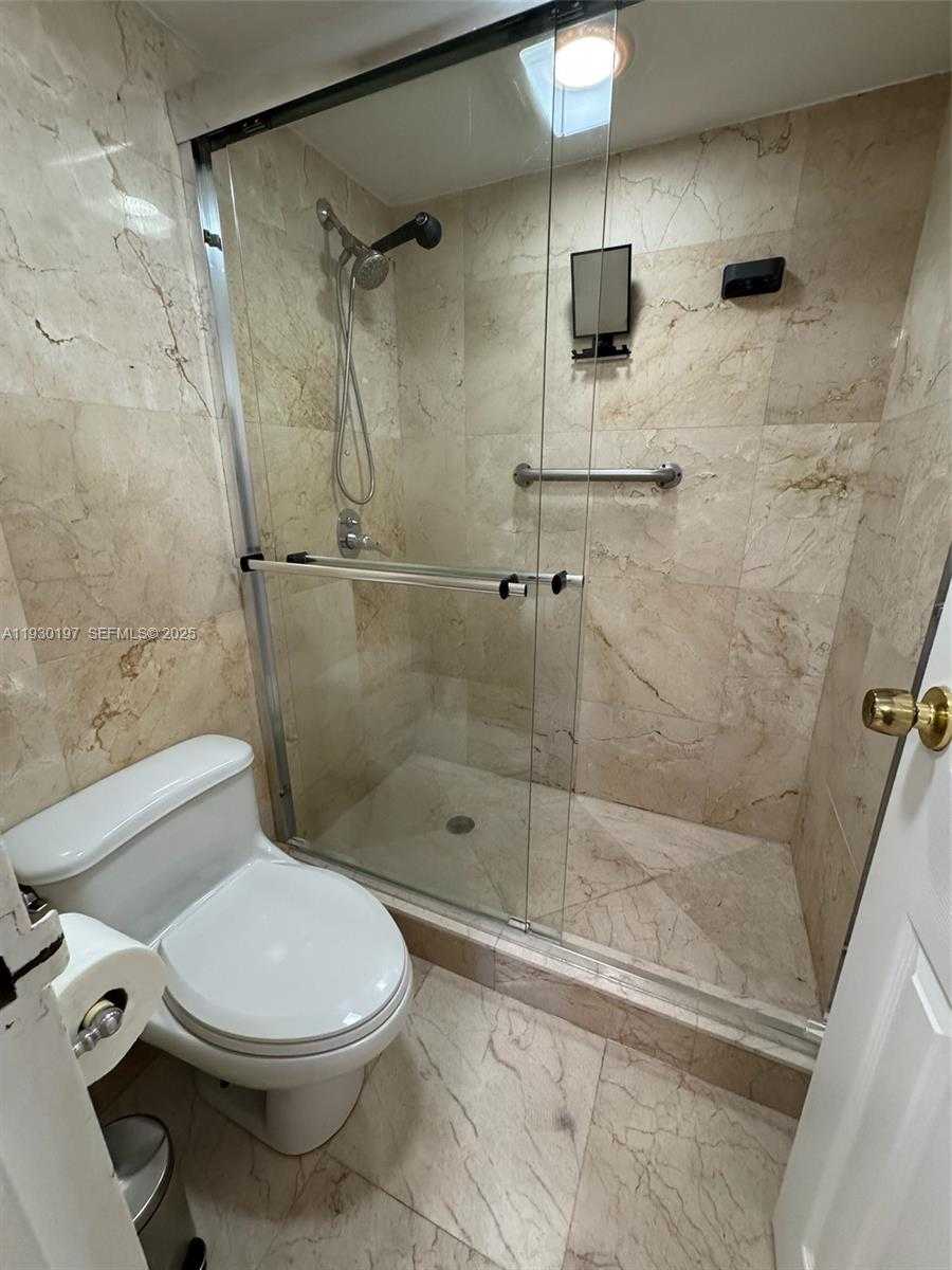 Small Image of 100 BAYVIEW DR #309, Sunny Isles Beach Number 27