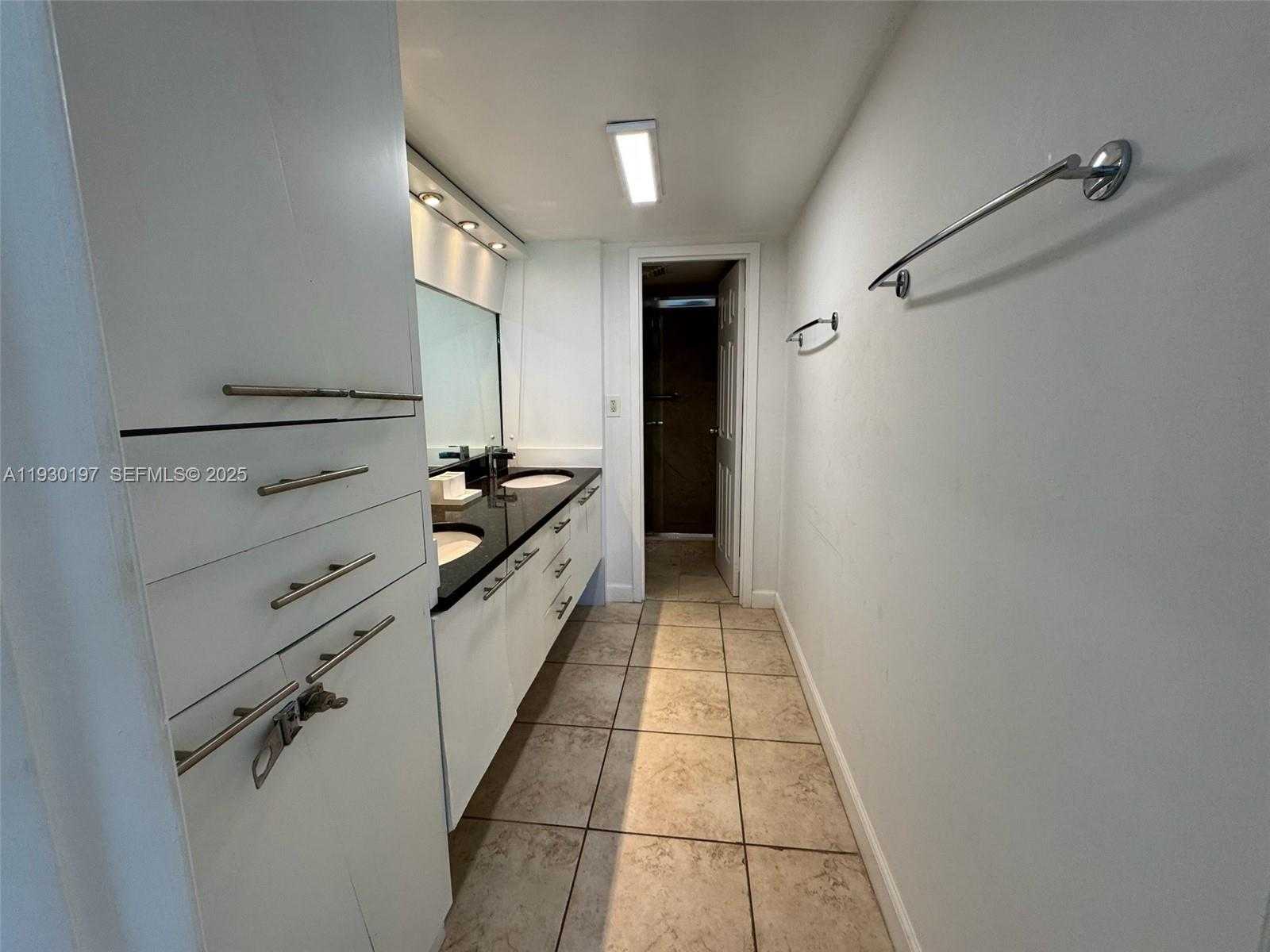 Small Image of 100 BAYVIEW DR #309, Sunny Isles Beach Number 30