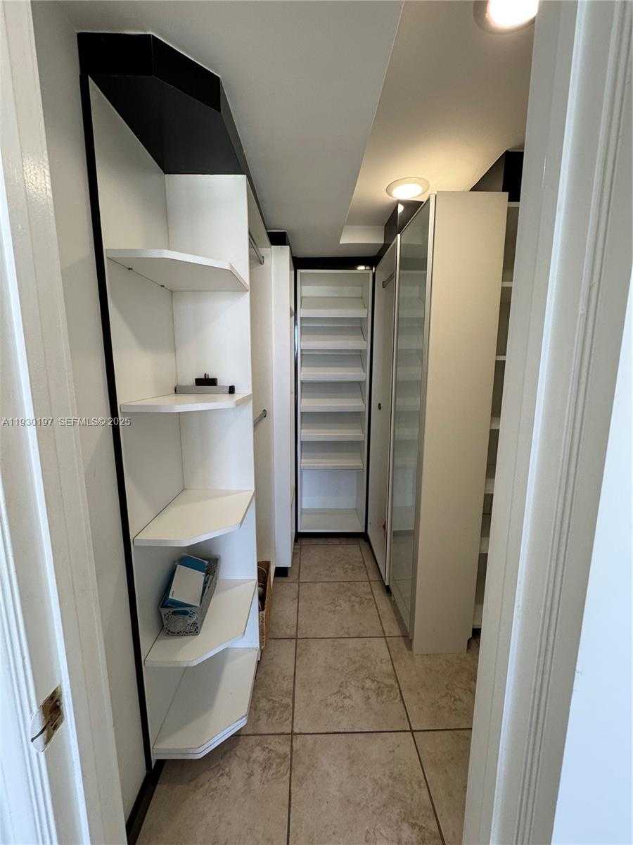 Small Image of 100 BAYVIEW DR #309, Sunny Isles Beach Number 31