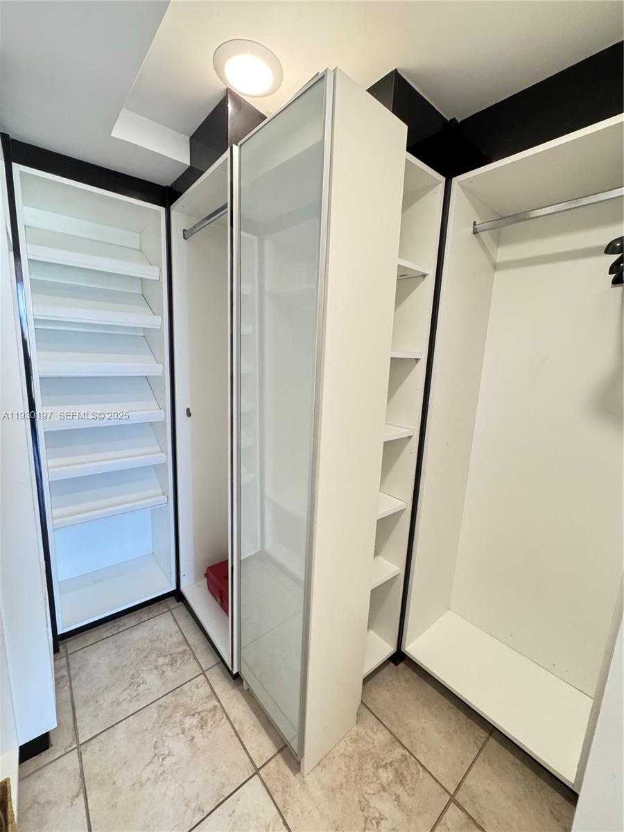 Small Image of 100 BAYVIEW DR #309, Sunny Isles Beach Number 32