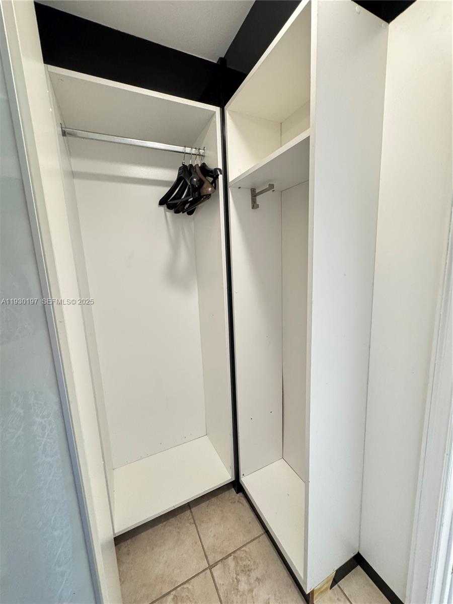 Small Image of 100 BAYVIEW DR #309, Sunny Isles Beach Number 33