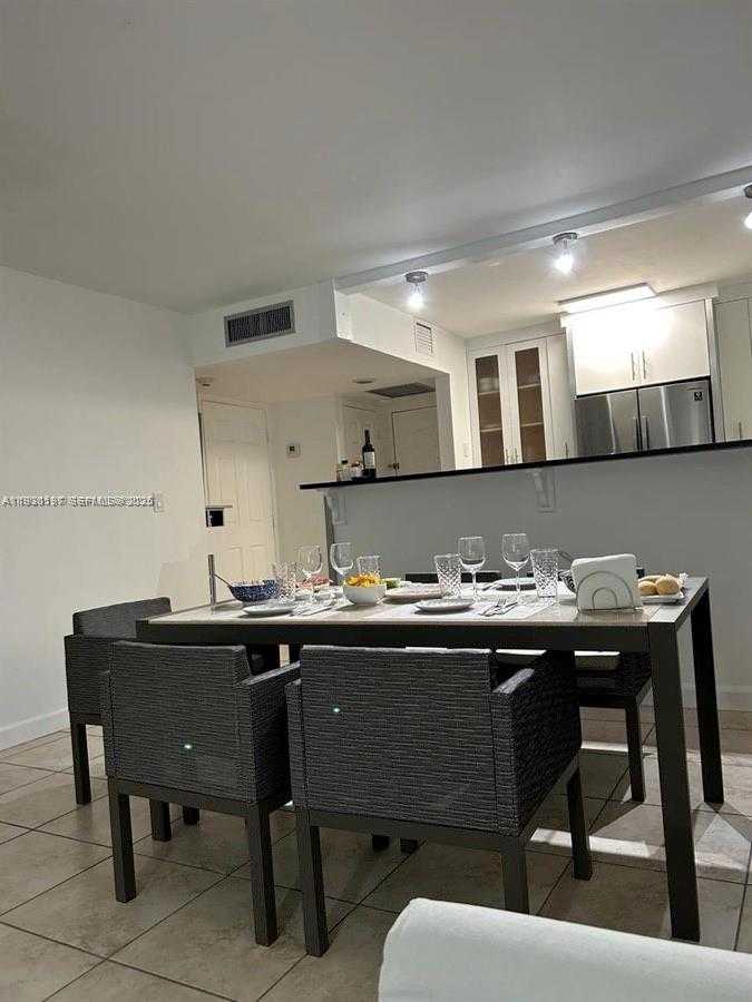Small Image of 100 BAYVIEW DR #309, Sunny Isles Beach Number 7
