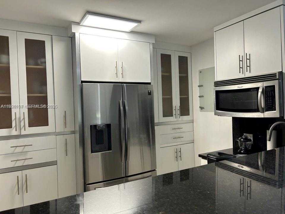 Small Image of 100 BAYVIEW DR #309, Sunny Isles Beach Number 9