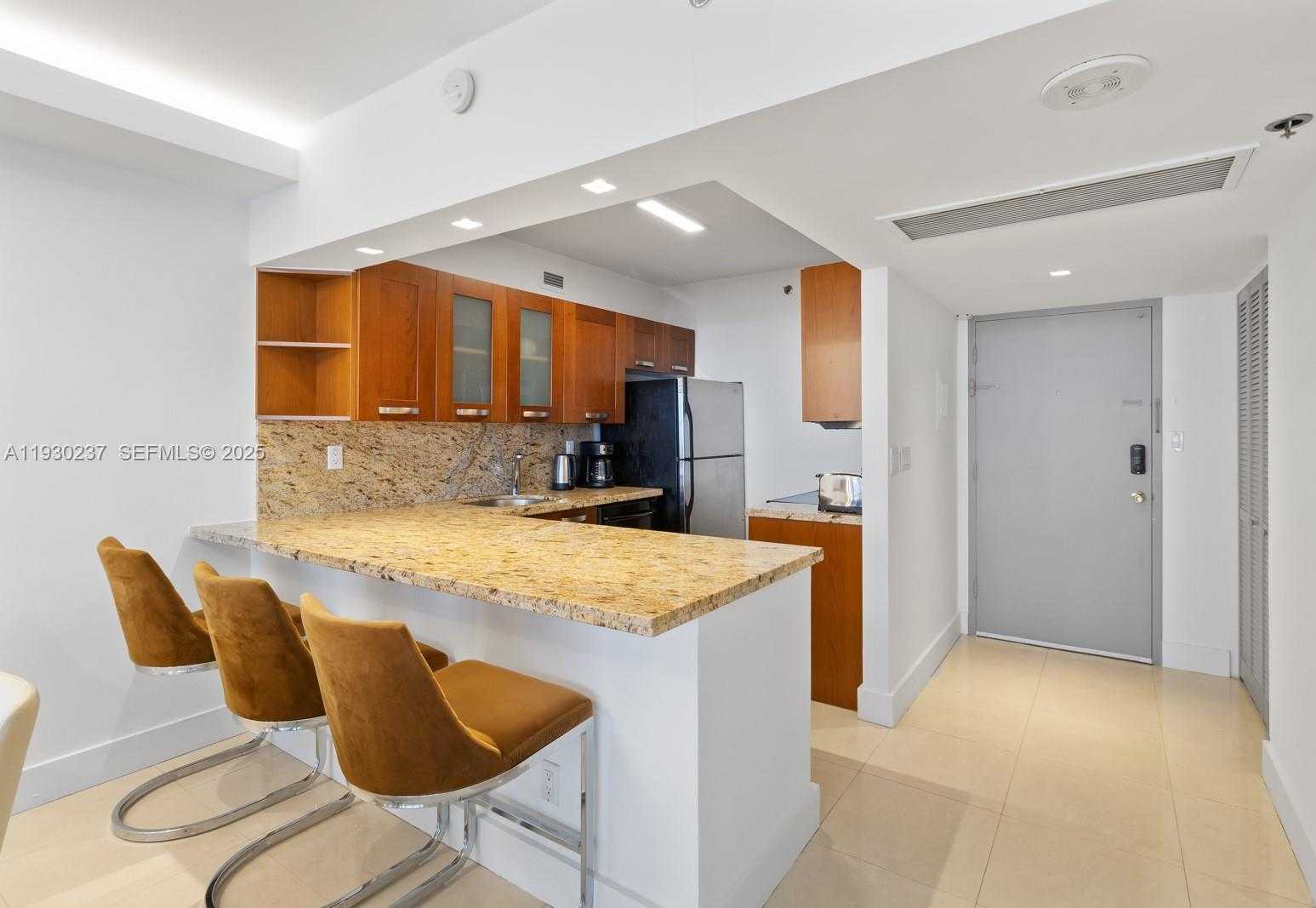 Small Image of 100 LINCOLN RD #543, Miami Beach Number 4