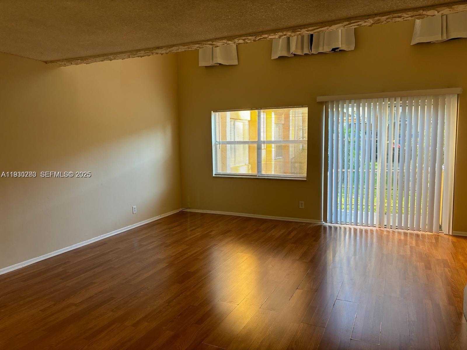 Small Image of Hialeah Number 3