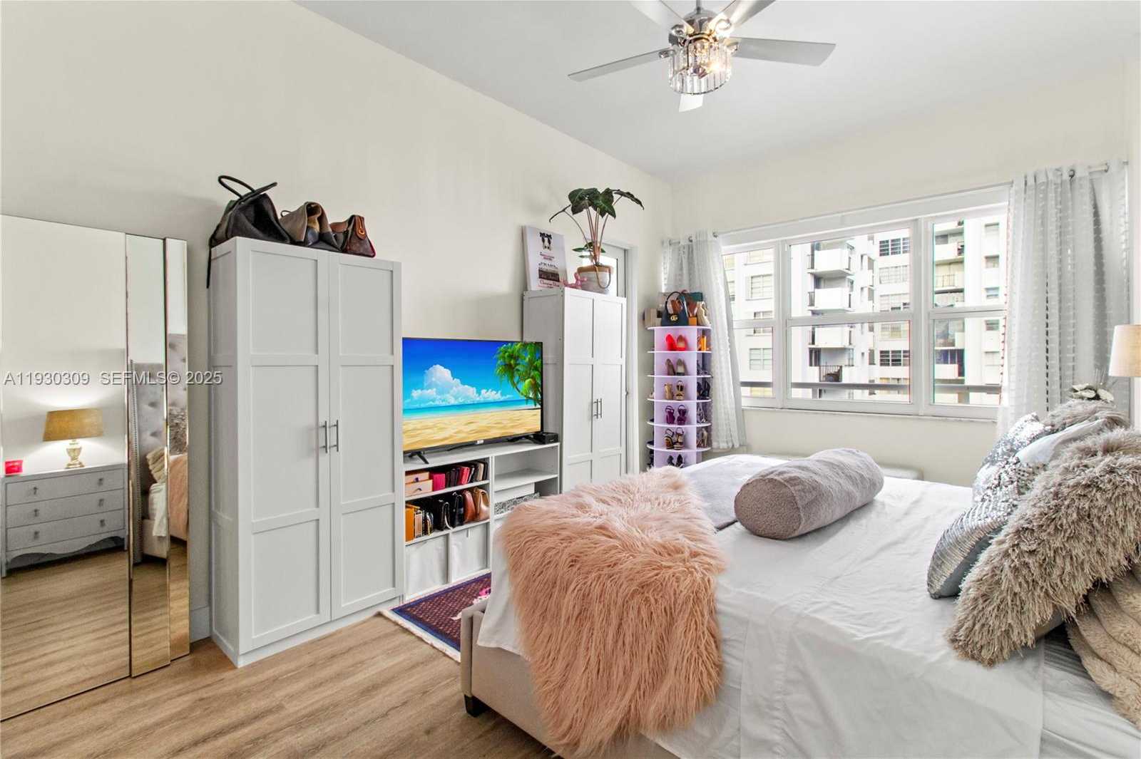 Small Image of 18061 BISCAYNE BLVD #PH01, Aventura Number 11