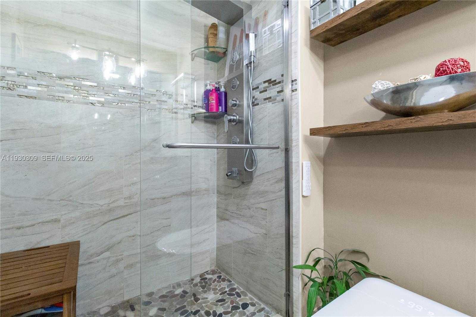 Small Image of 18061 BISCAYNE BLVD #PH01, Aventura Number 18