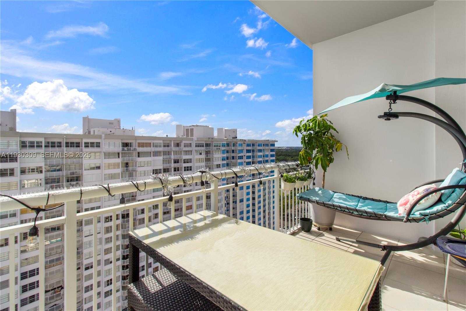 Small Image of 18061 BISCAYNE BLVD #PH01, Aventura Number 19