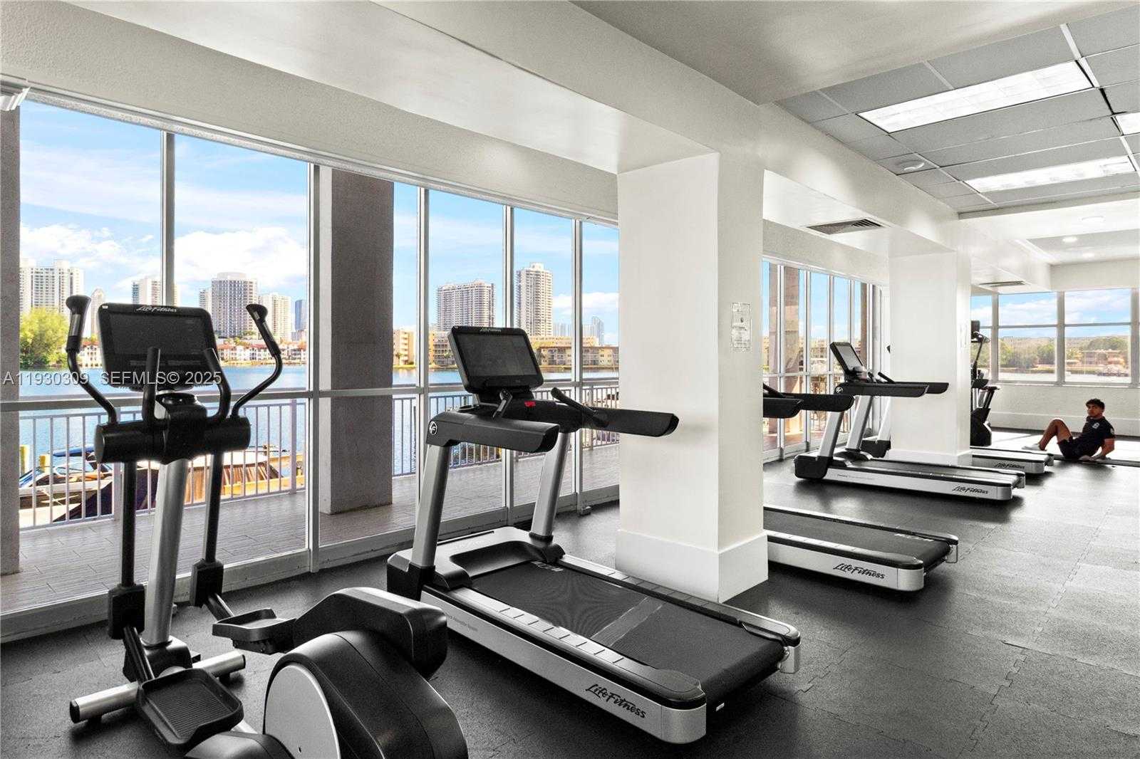 Small Image of 18061 BISCAYNE BLVD #PH01, Aventura Number 23