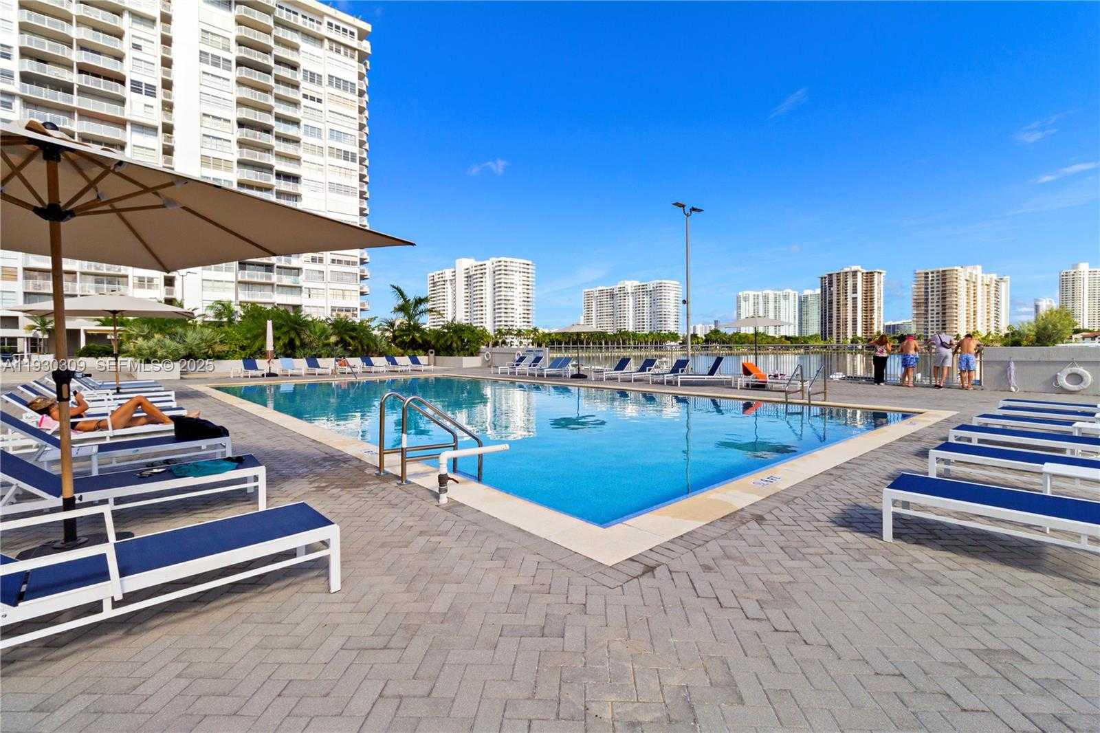 Small Image of 18061 BISCAYNE BLVD #PH01, Aventura Number 25