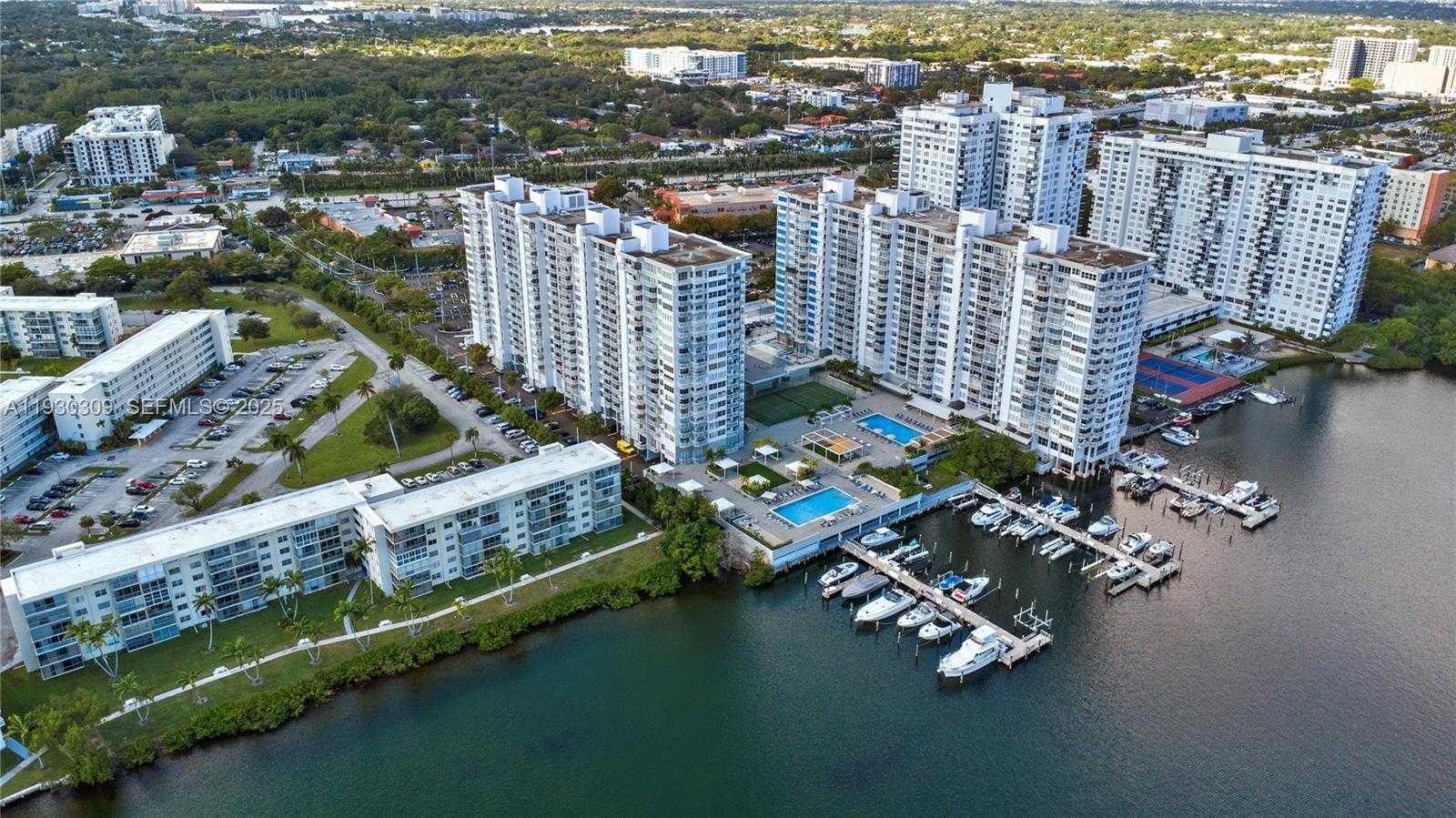 Small Image of 18061 BISCAYNE BLVD #PH01, Aventura Number 27