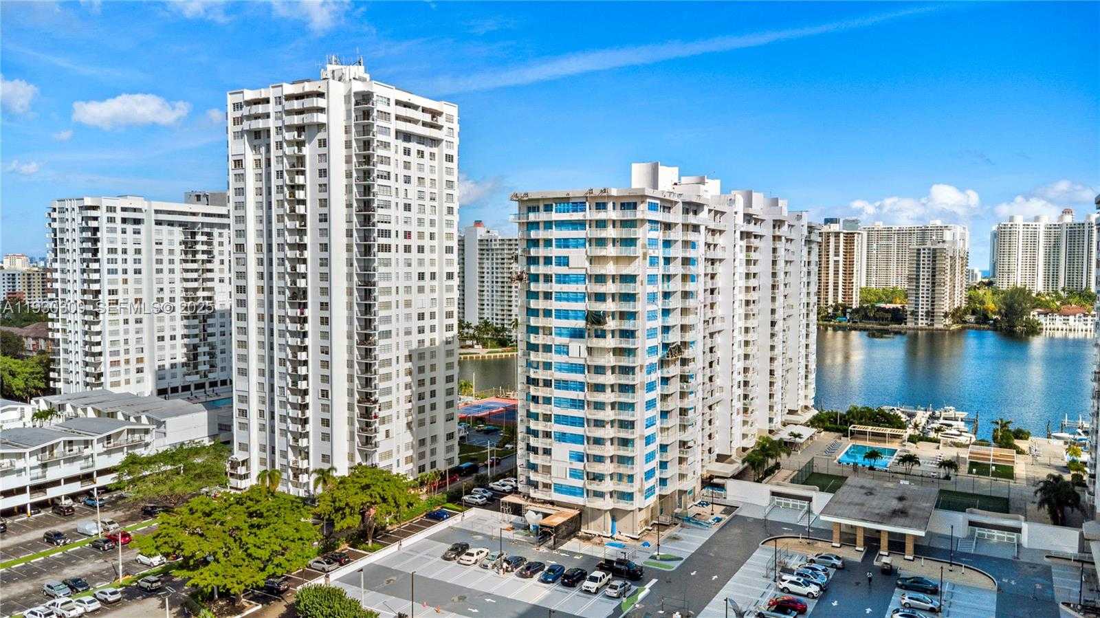Small Image of 18061 BISCAYNE BLVD #PH01, Aventura Number 29