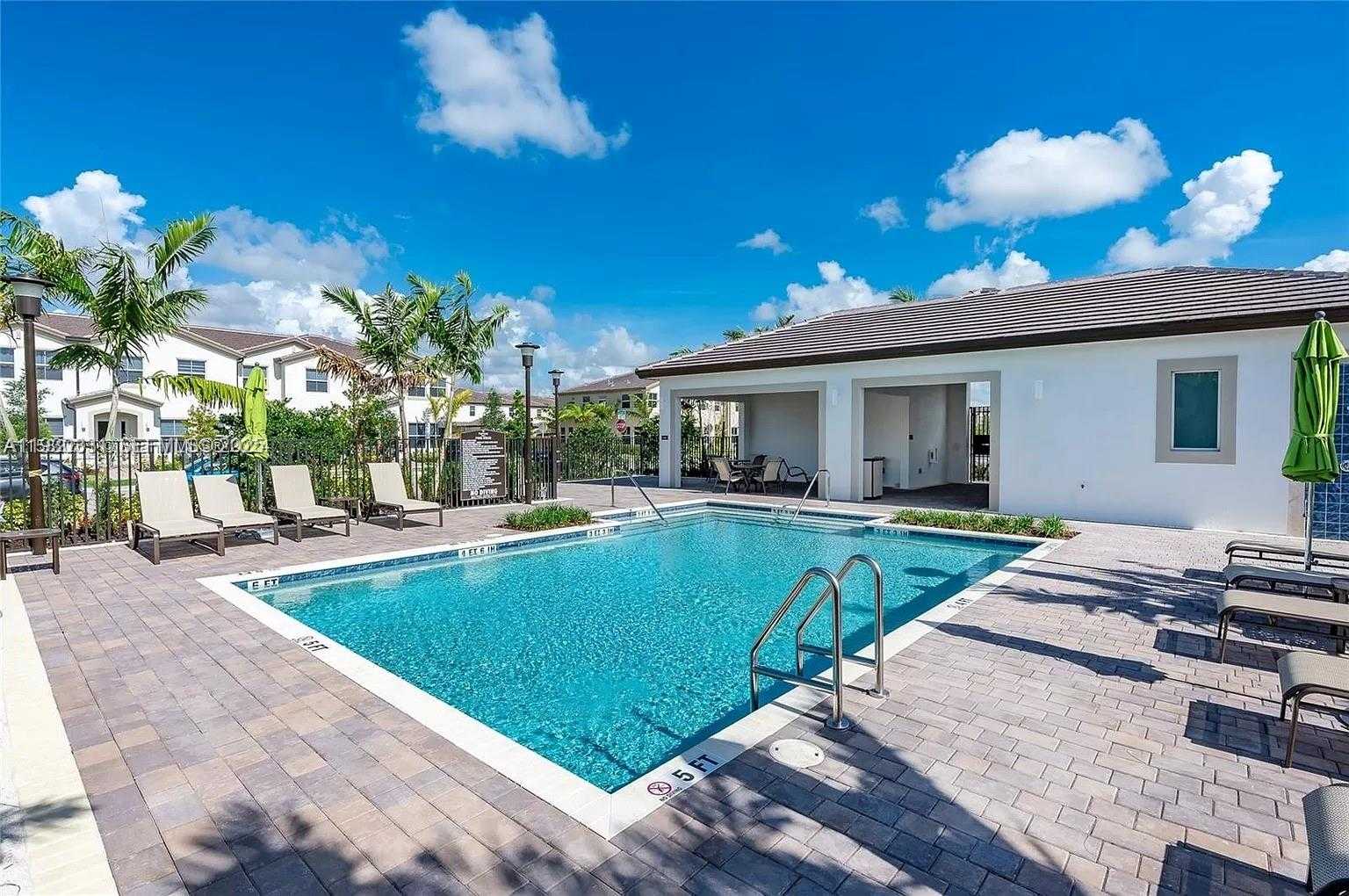 Small Image of 26450 SOUTH WEST 148TH CT #26450, Homestead Number 10