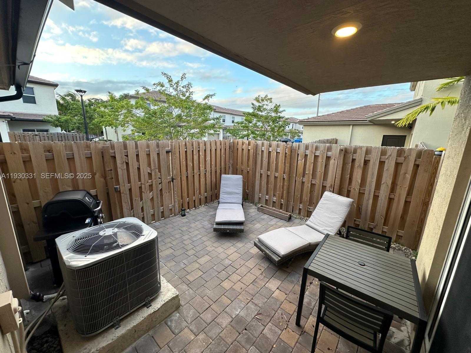 Small Image of 26450 SOUTH WEST 148TH CT #26450, Homestead Number 8