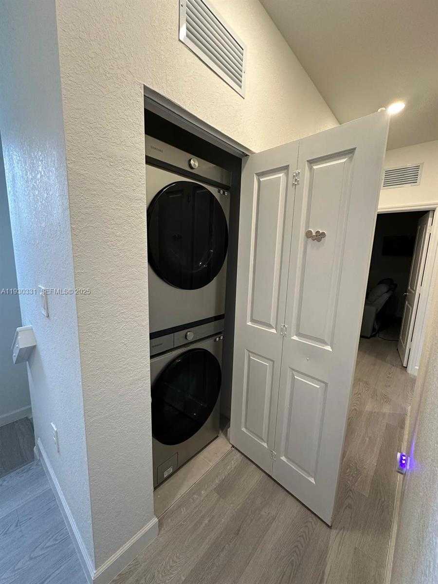 Small Image of 26450 SOUTH WEST 148TH CT #26450, Homestead Number 9