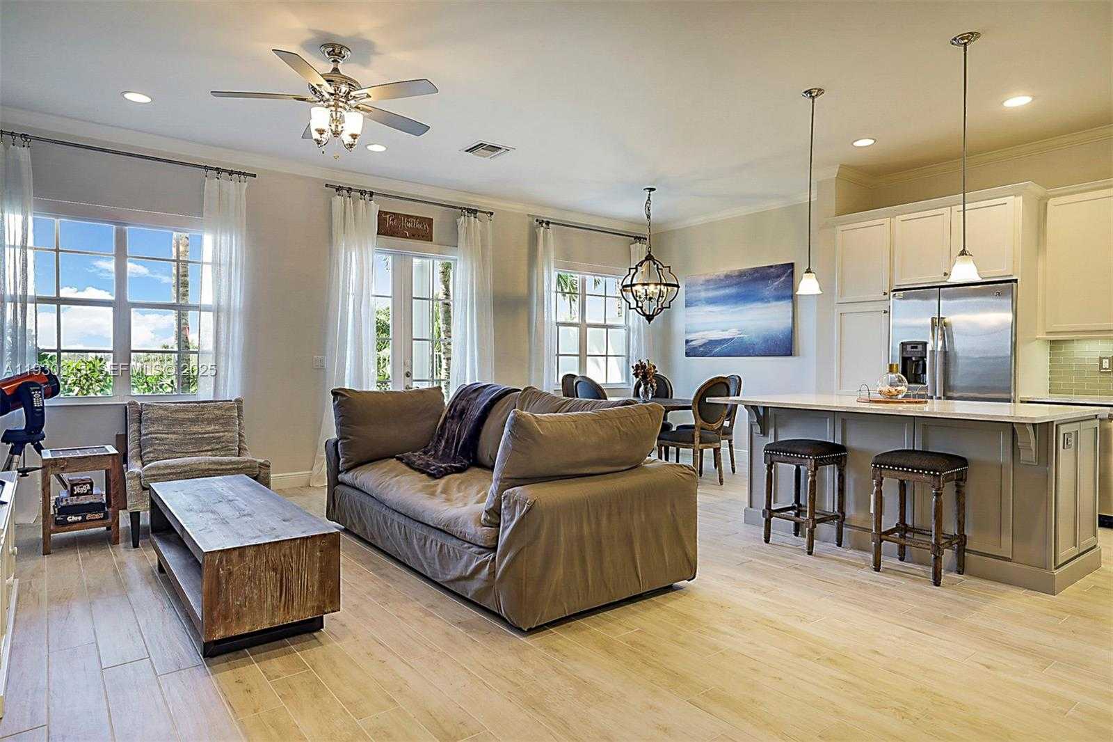 Small Image of 140 OCEAN BREEZE DR #140, Juno Beach Number 3