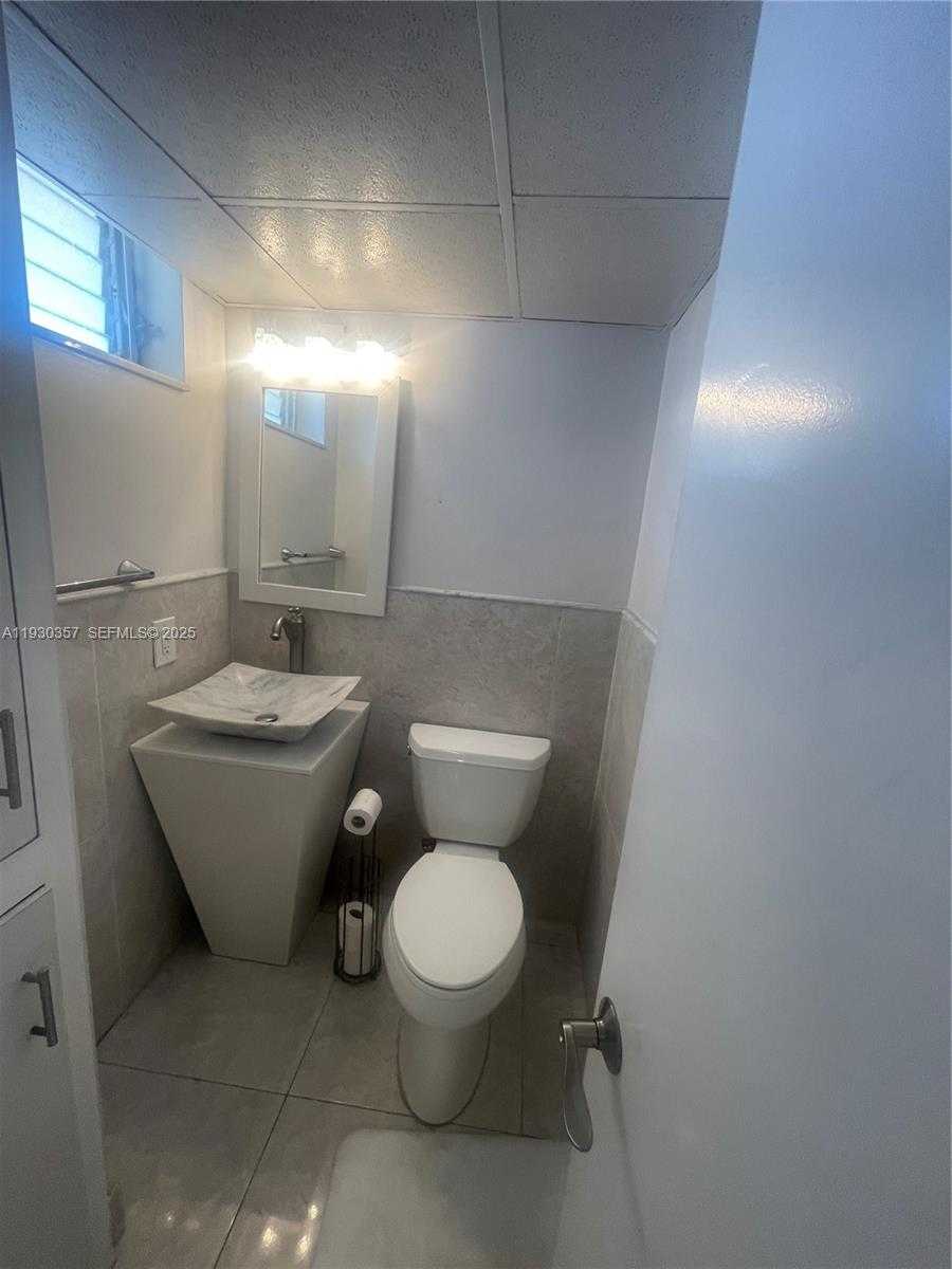 Small Image of 2905 POINT EAST DR #L404, Aventura Number 10