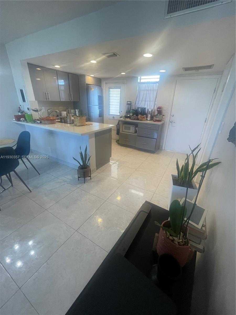 Small Image of 2905 POINT EAST DR #L404, Aventura Number 13