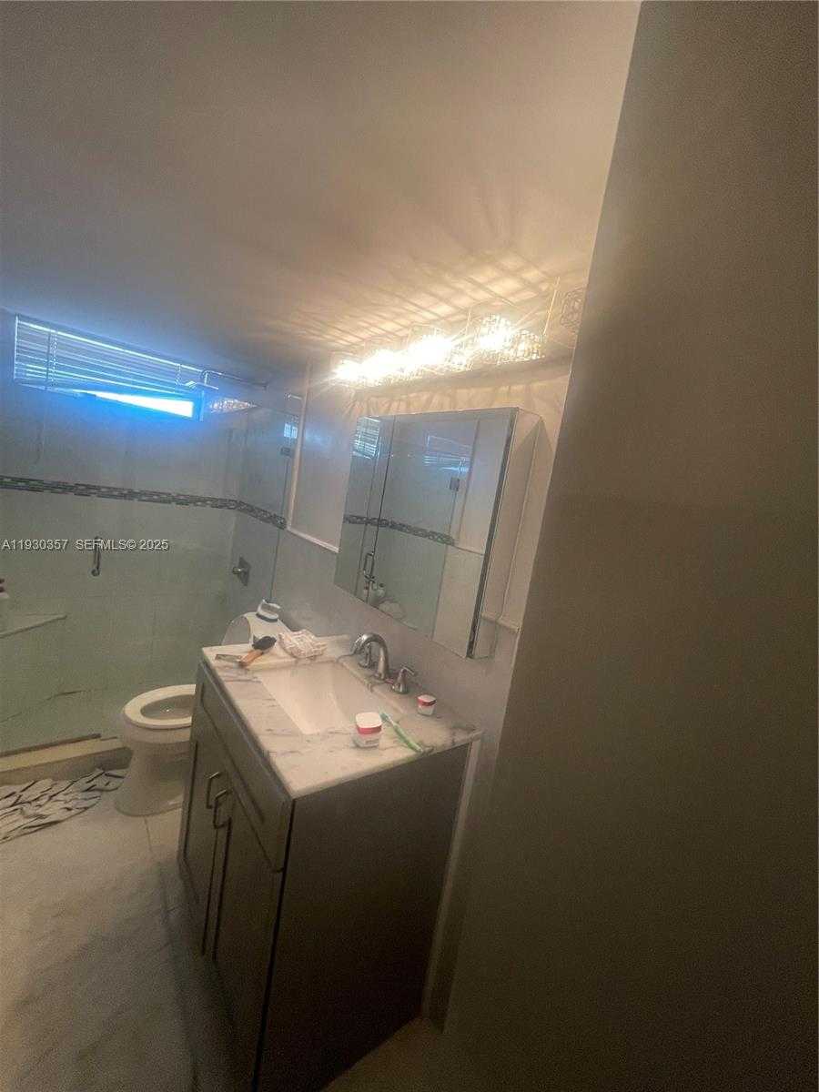 Small Image of 2905 POINT EAST DR #L404, Aventura Number 16