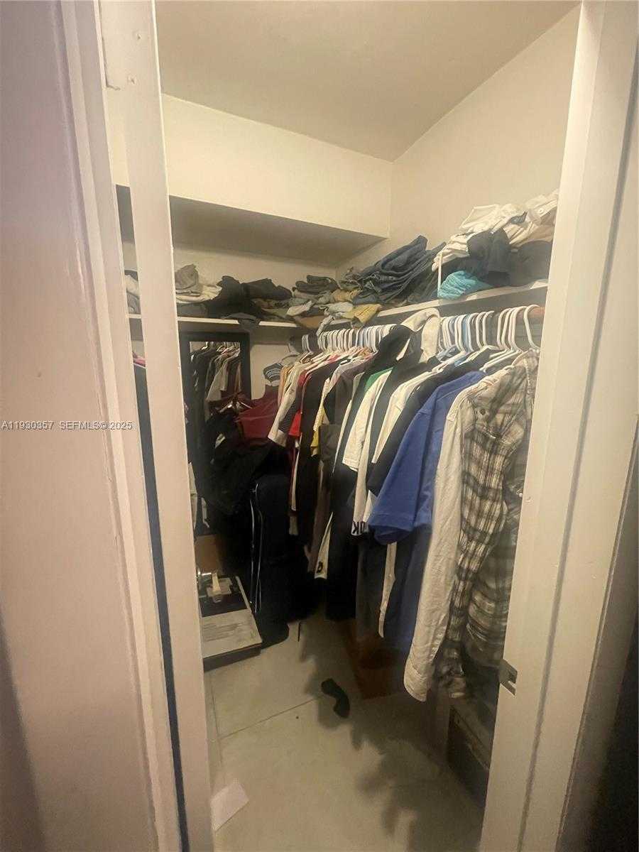 Small Image of 2905 POINT EAST DR #L404, Aventura Number 18