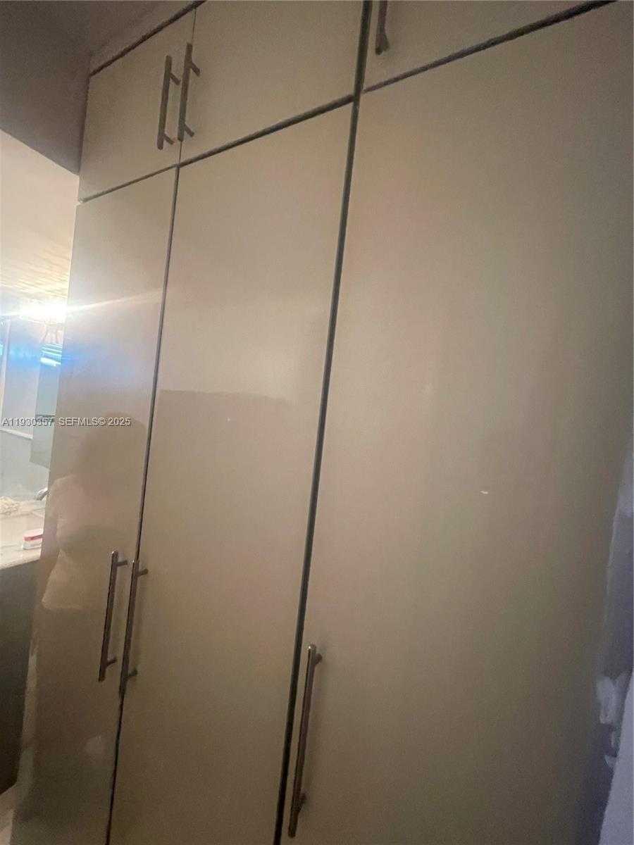 Small Image of 2905 POINT EAST DR #L404, Aventura Number 19