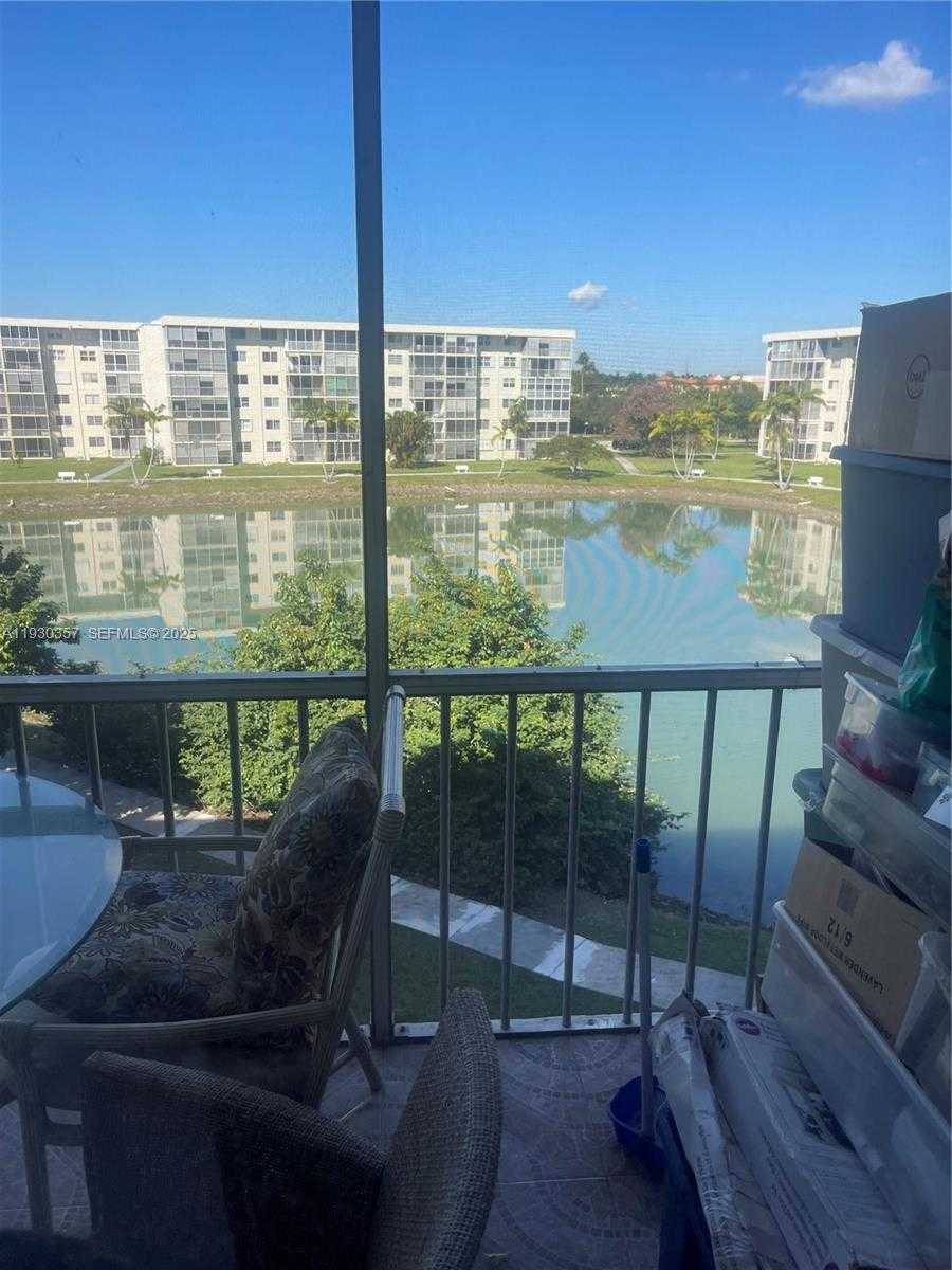 Small Image of 2905 POINT EAST DR #L404, Aventura Number 30