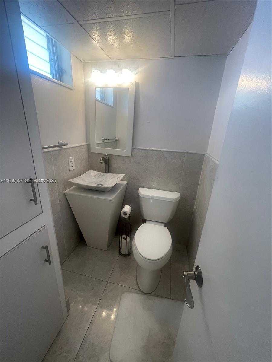 Small Image of 2905 POINT EAST DR #L404, Aventura Number 31