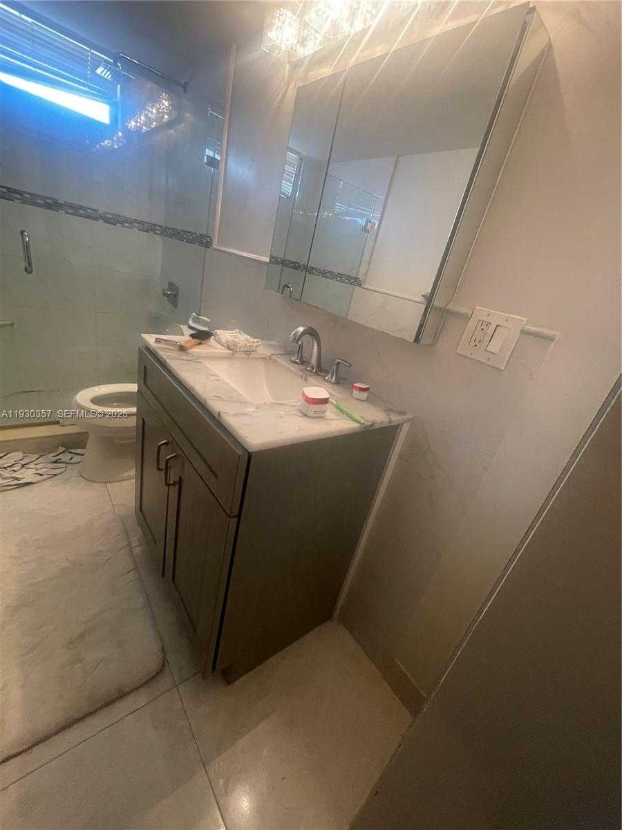 Small Image of 2905 POINT EAST DR #L404, Aventura Number 6