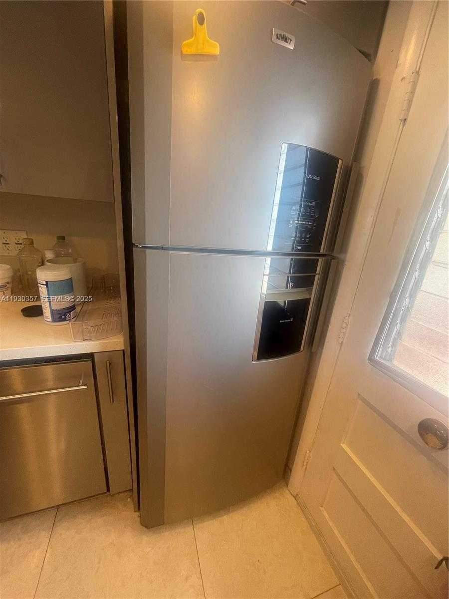 Small Image of 2905 POINT EAST DR #L404, Aventura Number 7