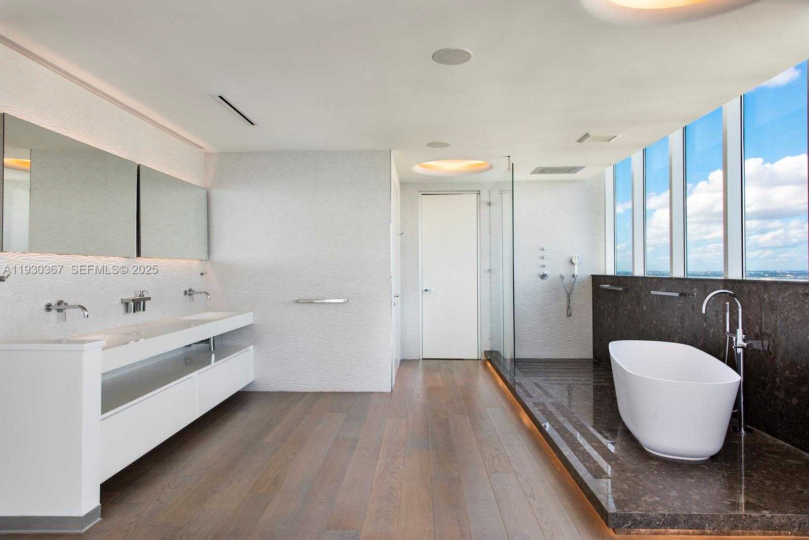 Small Image of 2020 NORTH BAYSHORE DR #PH4502, Miami Number 20