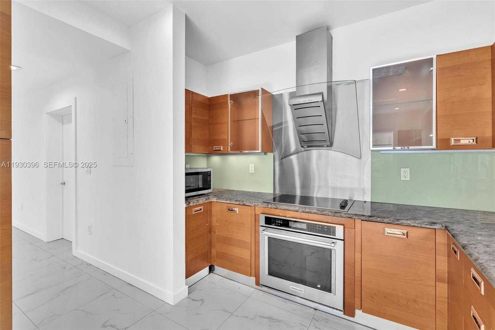 Small Image of 10065 BAY HARBOR TER, Bay Harbor Islands Number 11