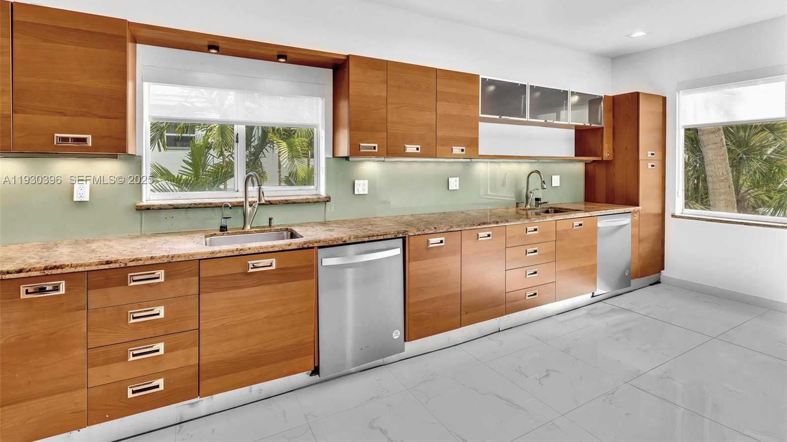 Small Image of 10065 BAY HARBOR TER, Bay Harbor Islands Number 12