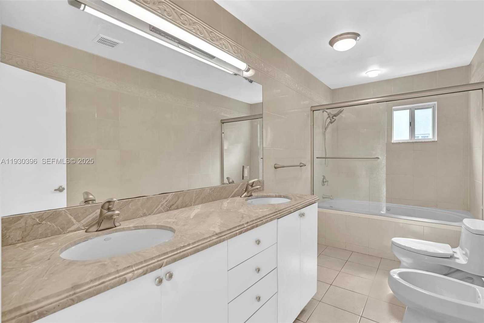 Small Image of 10065 BAY HARBOR TER, Bay Harbor Islands Number 15