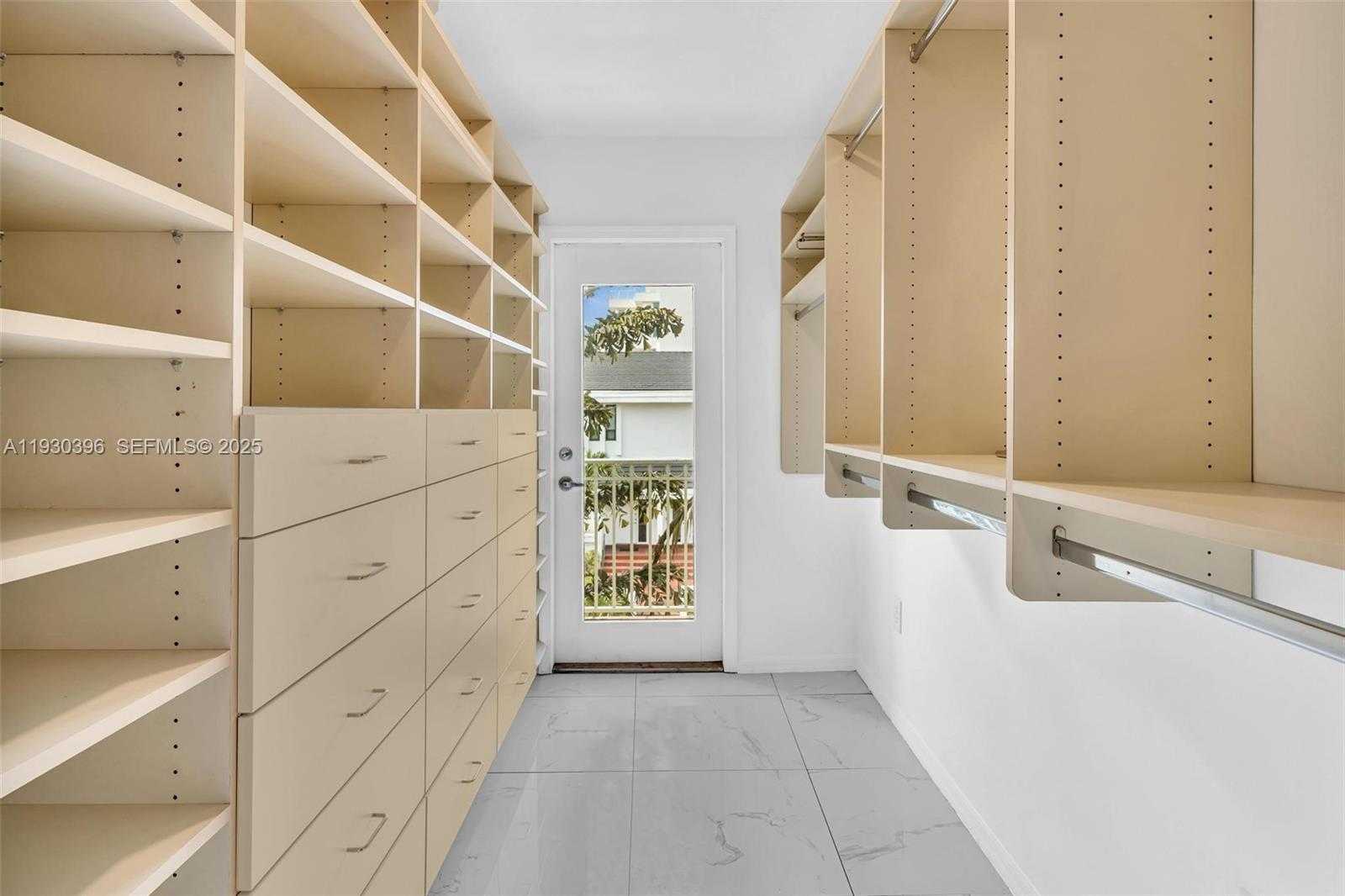 Small Image of 10065 BAY HARBOR TER, Bay Harbor Islands Number 19