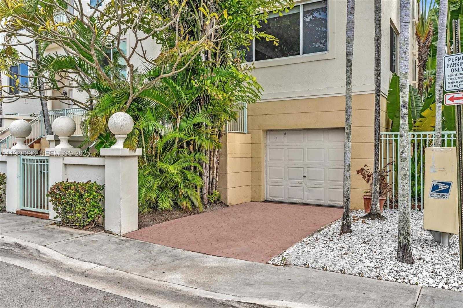 Small Image of 10065 BAY HARBOR TER, Bay Harbor Islands Number 2