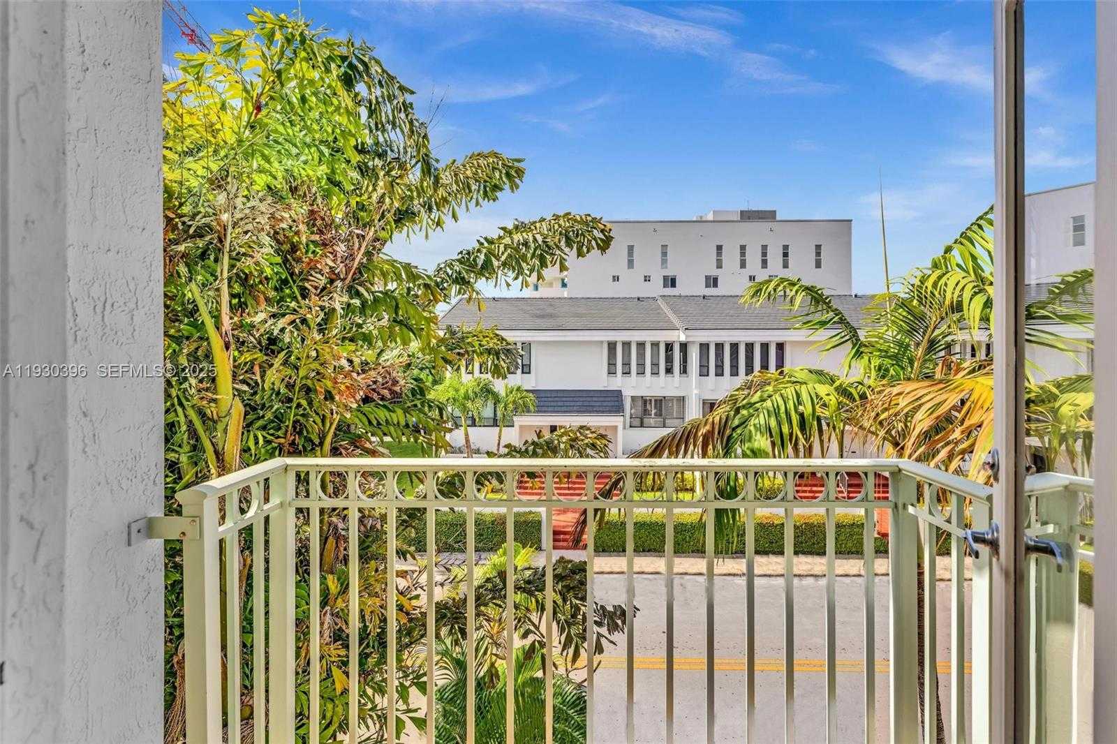 Small Image of 10065 BAY HARBOR TER, Bay Harbor Islands Number 20