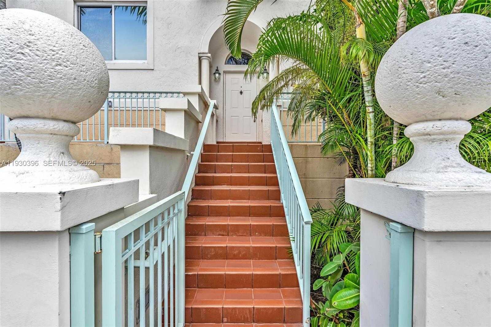 Small Image of 10065 BAY HARBOR TER, Bay Harbor Islands Number 3