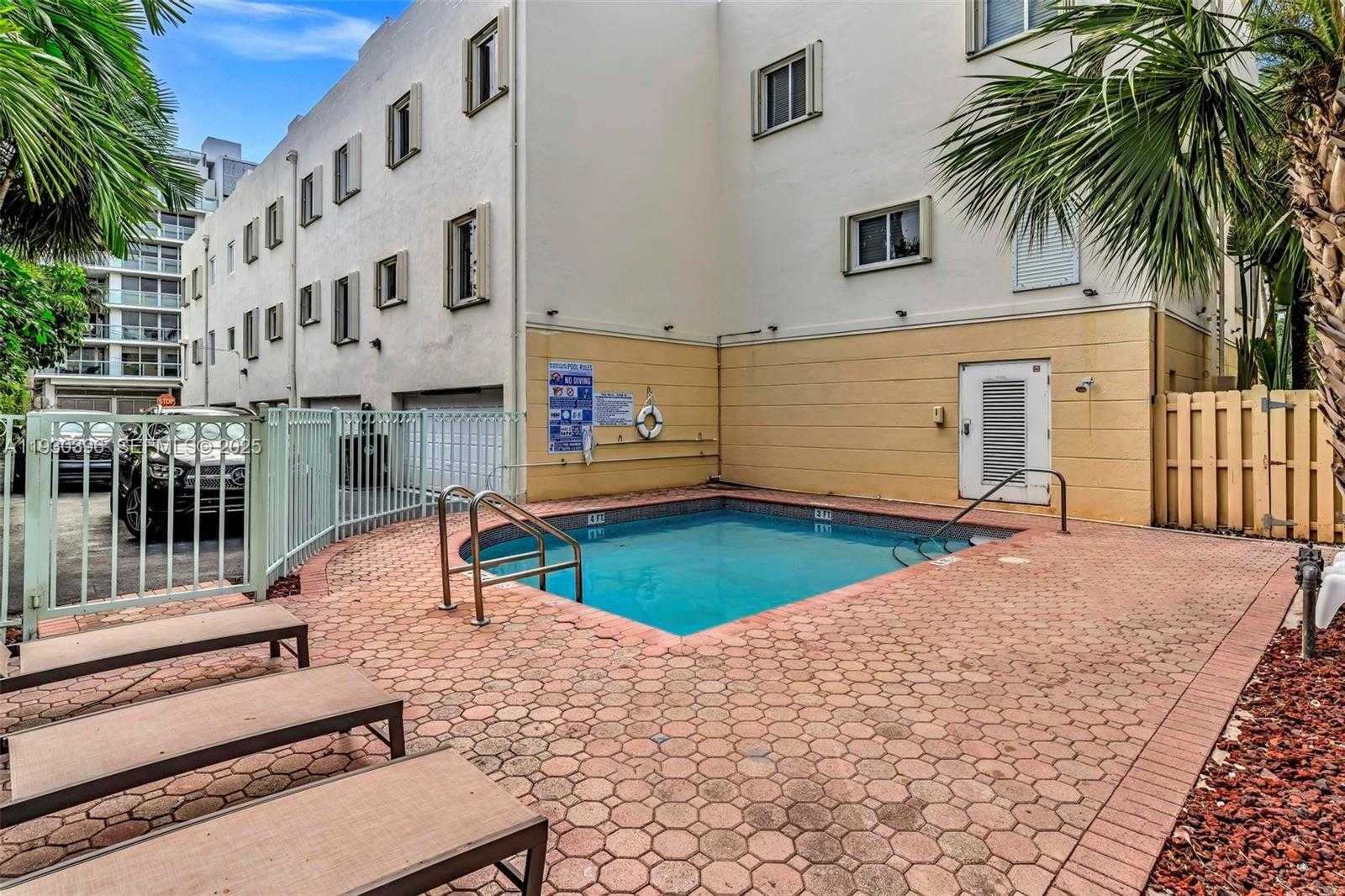 Small Image of 10065 BAY HARBOR TER, Bay Harbor Islands Number 31