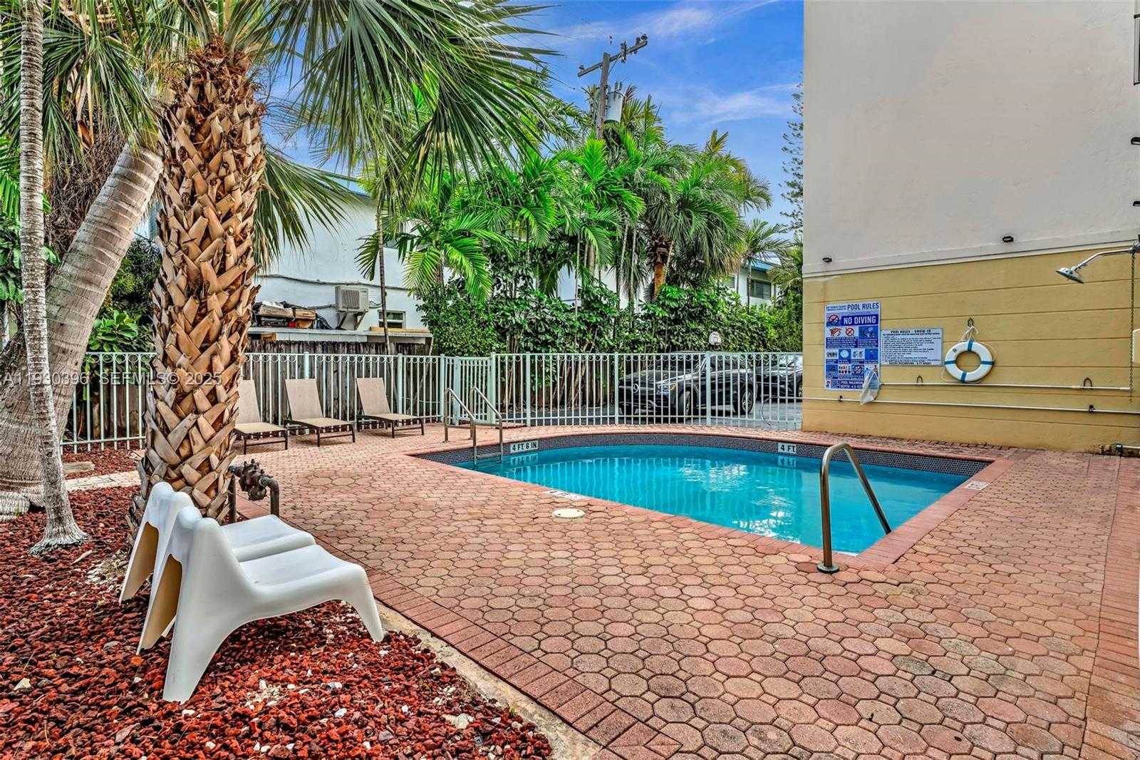 Small Image of 10065 BAY HARBOR TER, Bay Harbor Islands Number 32