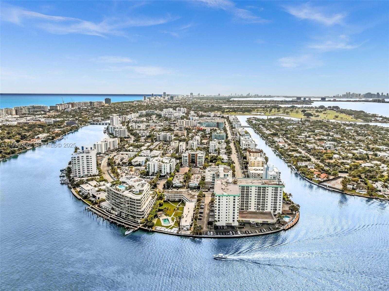 Small Image of 10065 BAY HARBOR TER, Bay Harbor Islands Number 35